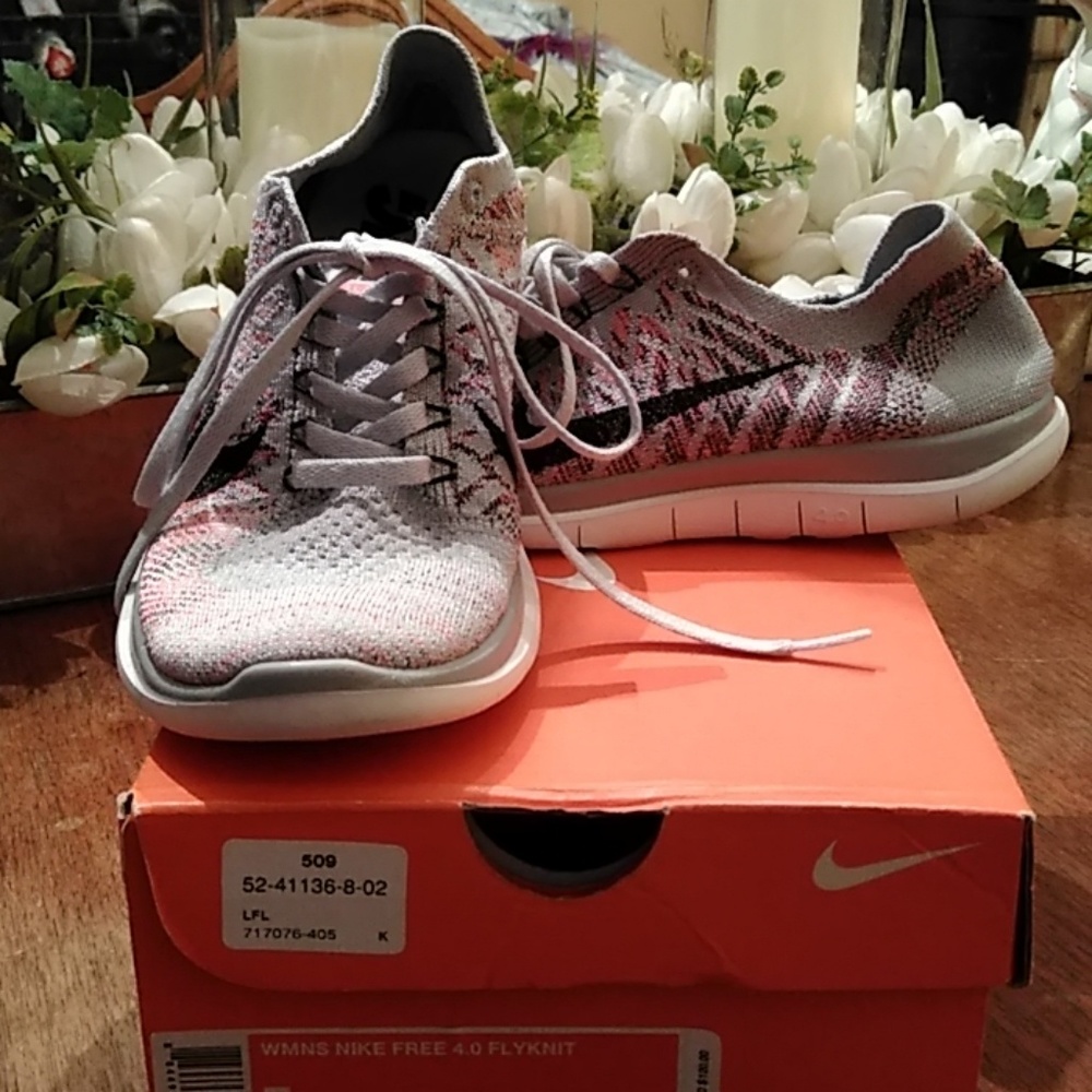 Women's size 7 Nike Free 4.0 Flyknit